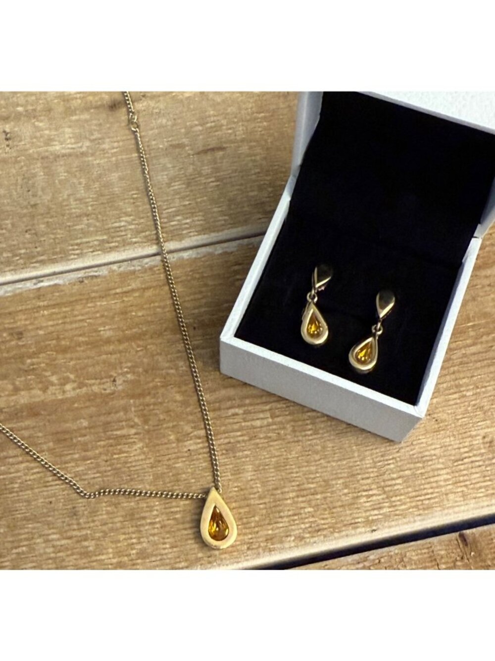 Vintage Avon Gold Toned Tear Drop Amber Necklace & Clip On Earring Set